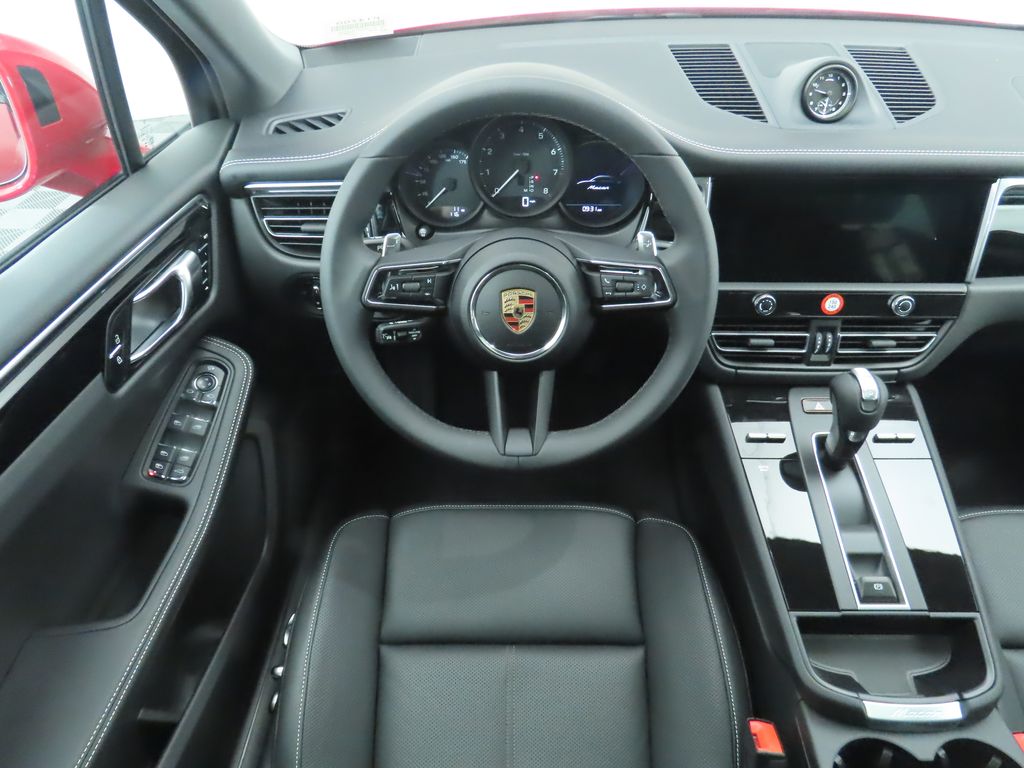 Thumbnail: 2025 Porsche Macan - 13