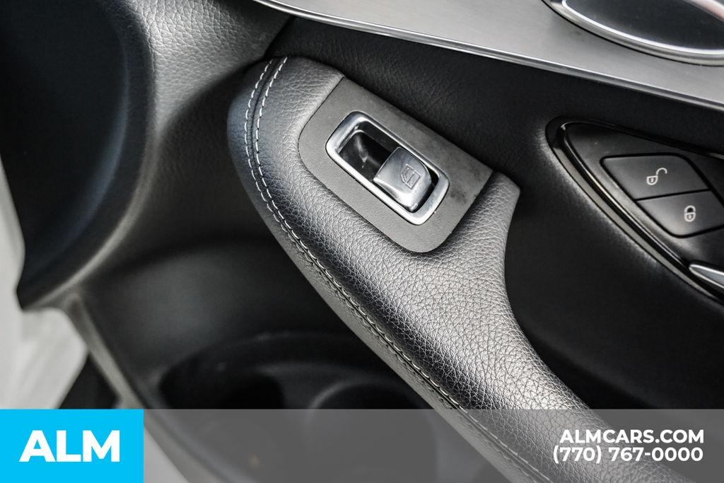 Used 2022  Mercedes-Benz GLC 300 Coupe image 44