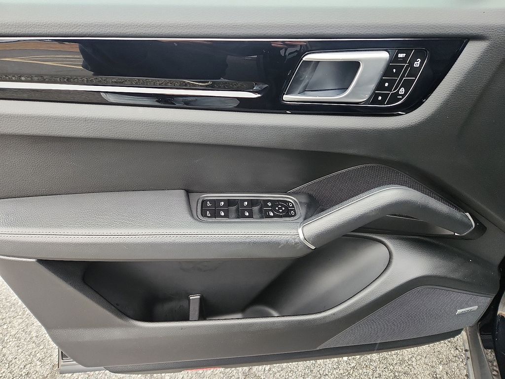 Thumbnail: 2021 Porsche Cayenne - 12