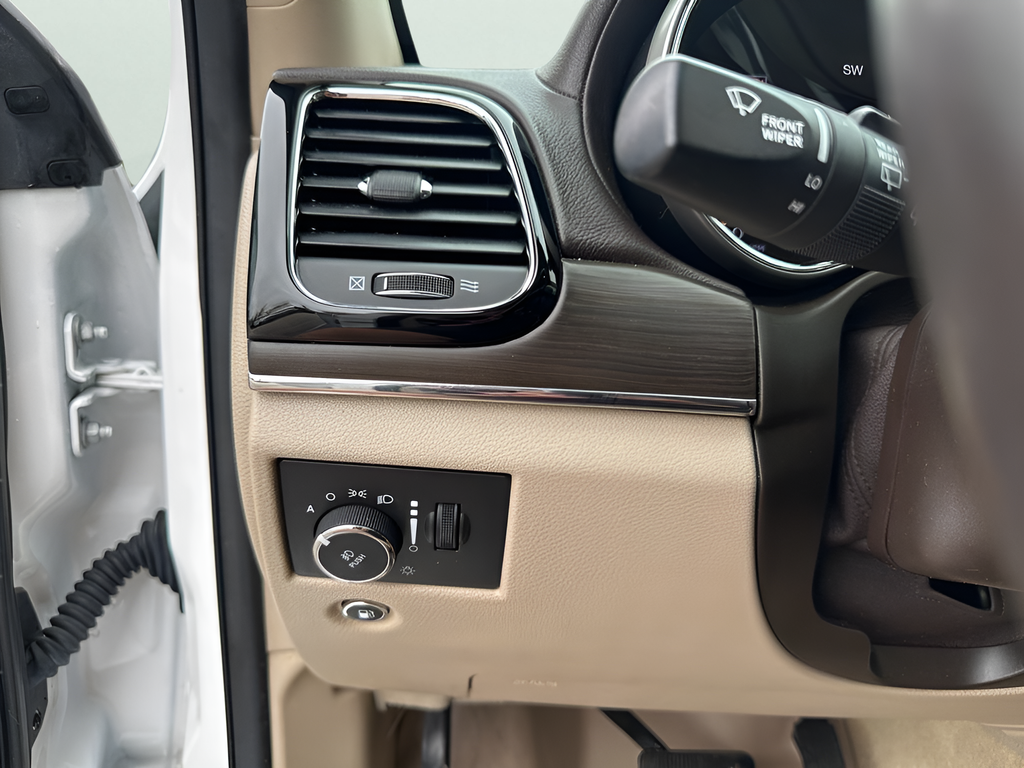 Used Car 2020 Jeep Grand Cherokee  Overland For Sale Under $25,000 In Austin, Texas