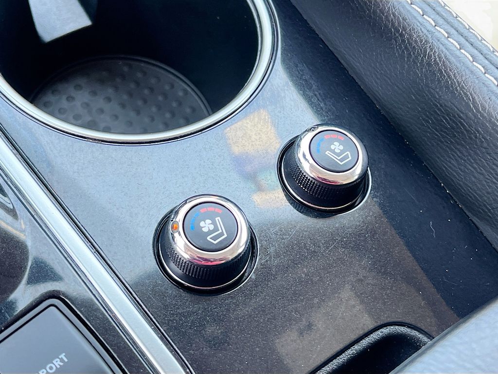 2023 Nissan Maxima Platinum - Photo 21