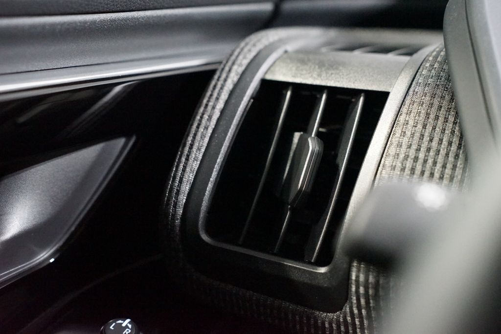 Thumbnail: 2024 Toyota bZ4X - 23