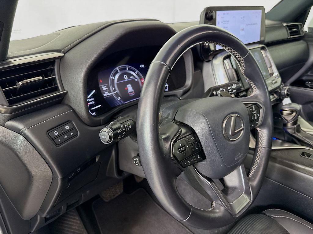 Thumbnail: 2022 Lexus LX - 9