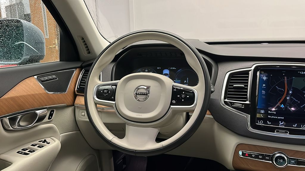 2022 Volvo XC90 T8 Inscription 25
