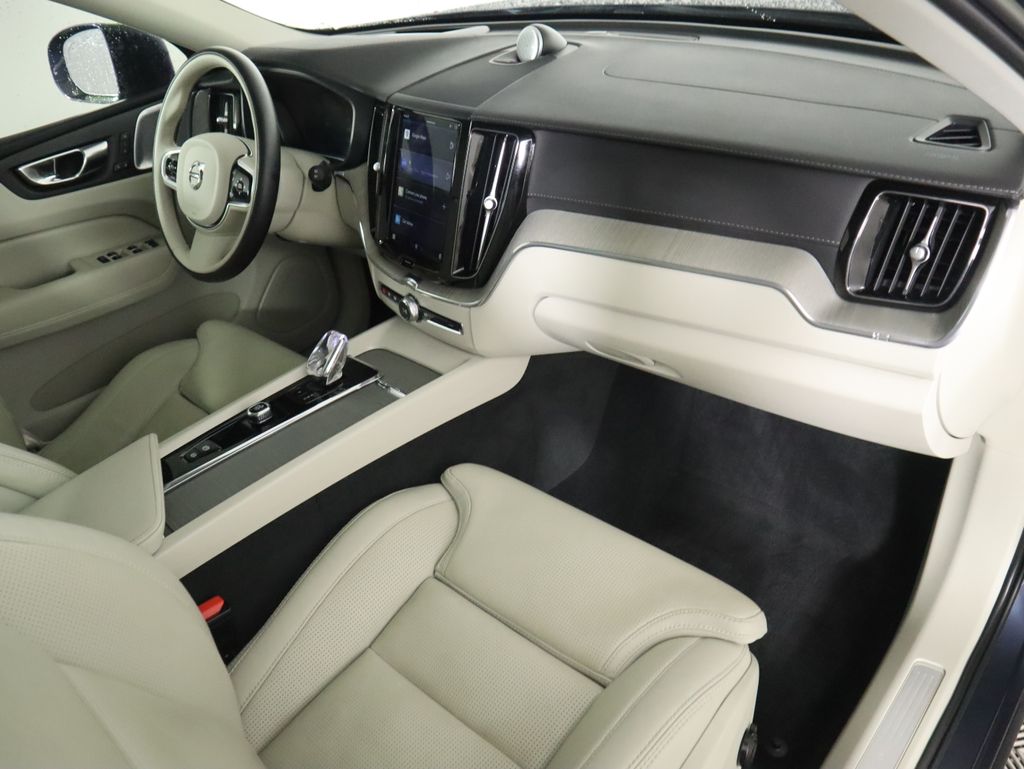 Thumbnail: 2023 Volvo XC60 - 16