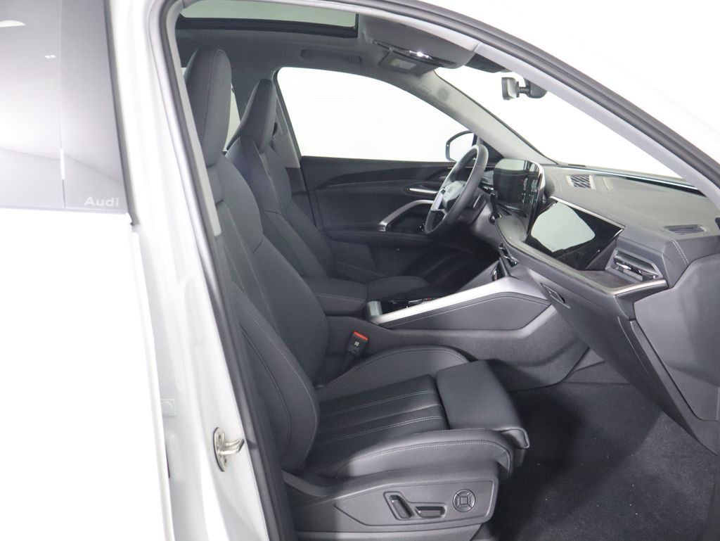 Thumbnail: 2025 Audi Q5 - 22