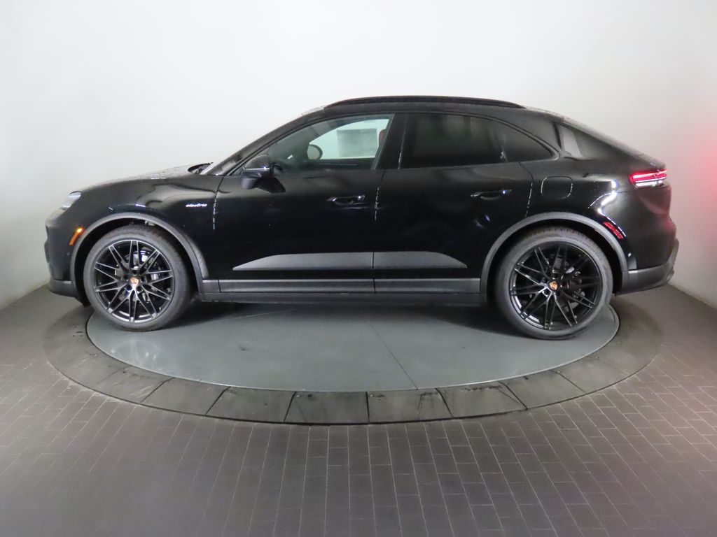 Thumbnail: 2026 Porsche Macan - 2