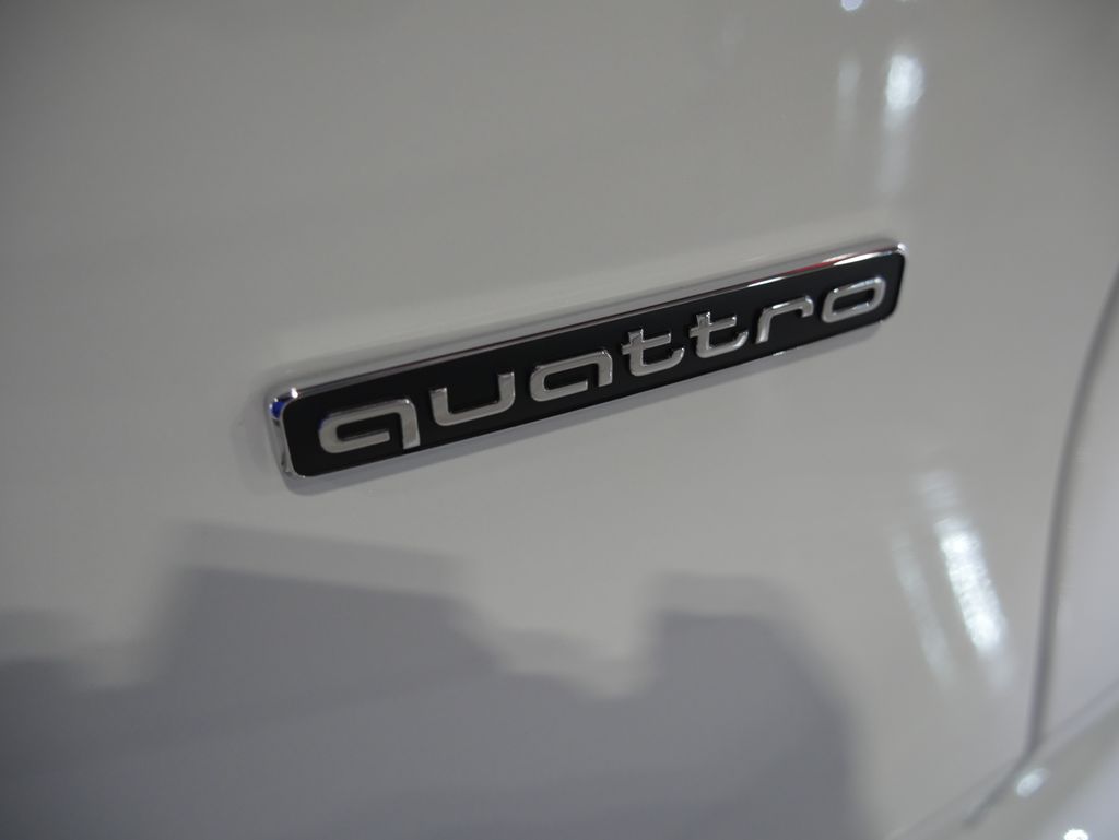 Thumbnail: 2025 Audi Q5 - 10