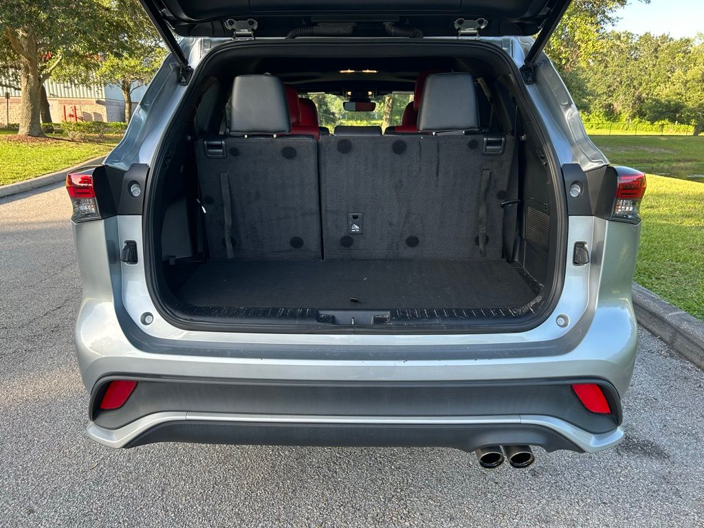 Thumbnail: 2023 Toyota Highlander - 15