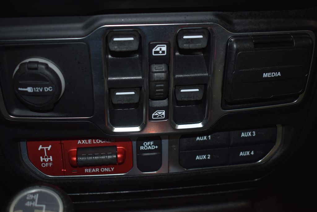 Thumbnail: 2021 Jeep Gladiator - 25