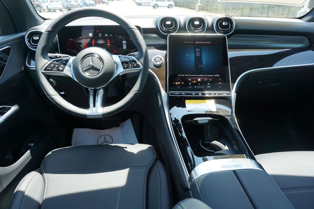 2025 Mercedes-Benz GLC 300 21