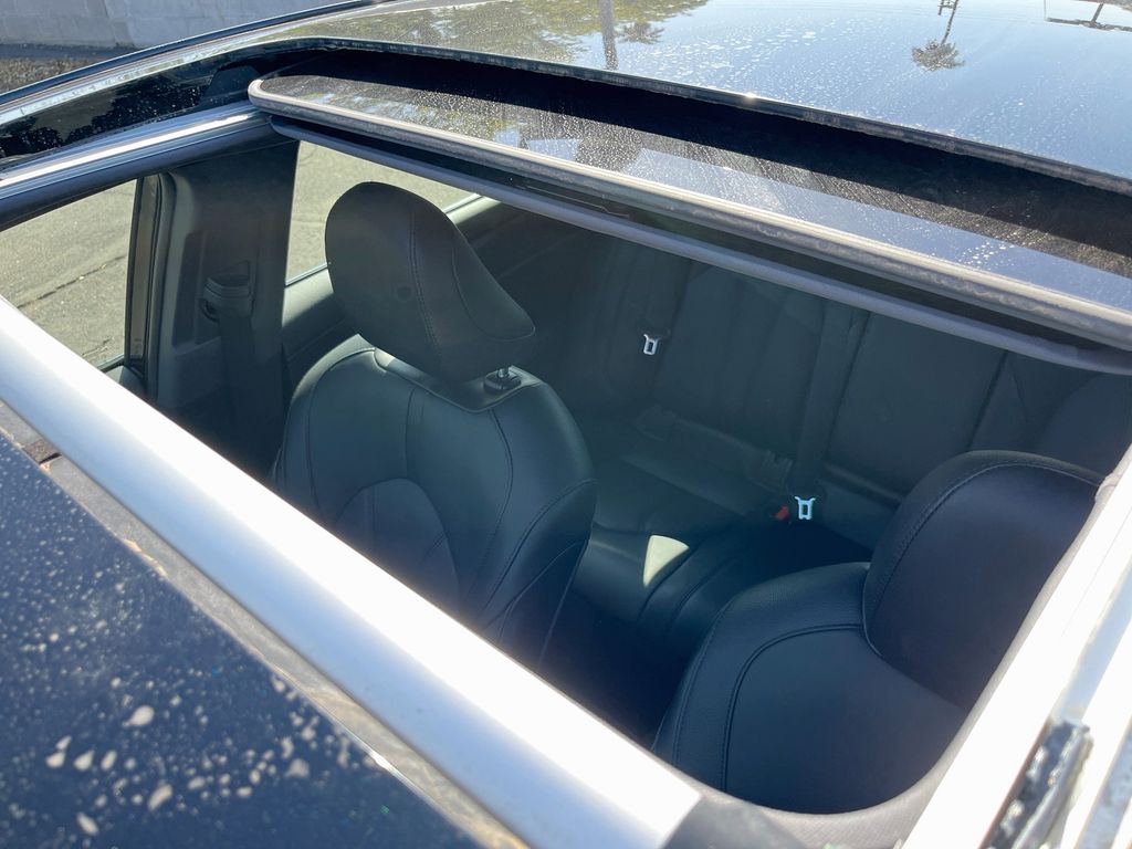Used 2020 Black Toyota XLE Plus image 21
