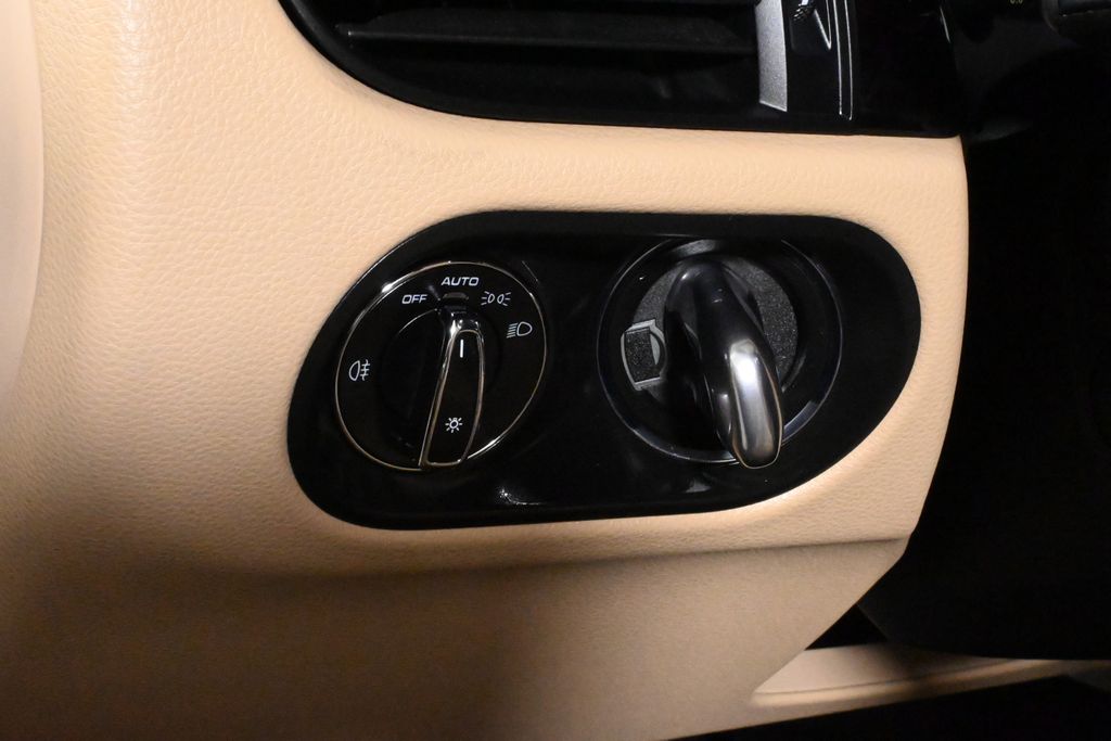 Thumbnail: 2019 Porsche Macan - 29