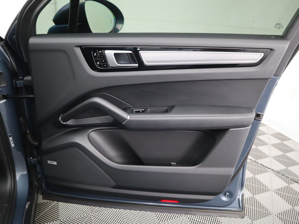 Thumbnail: 2020 Porsche Cayenne - 26