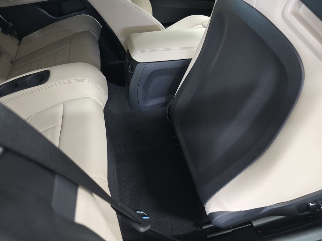 New 2027 Mineral White Metallic BMW M440i image 11