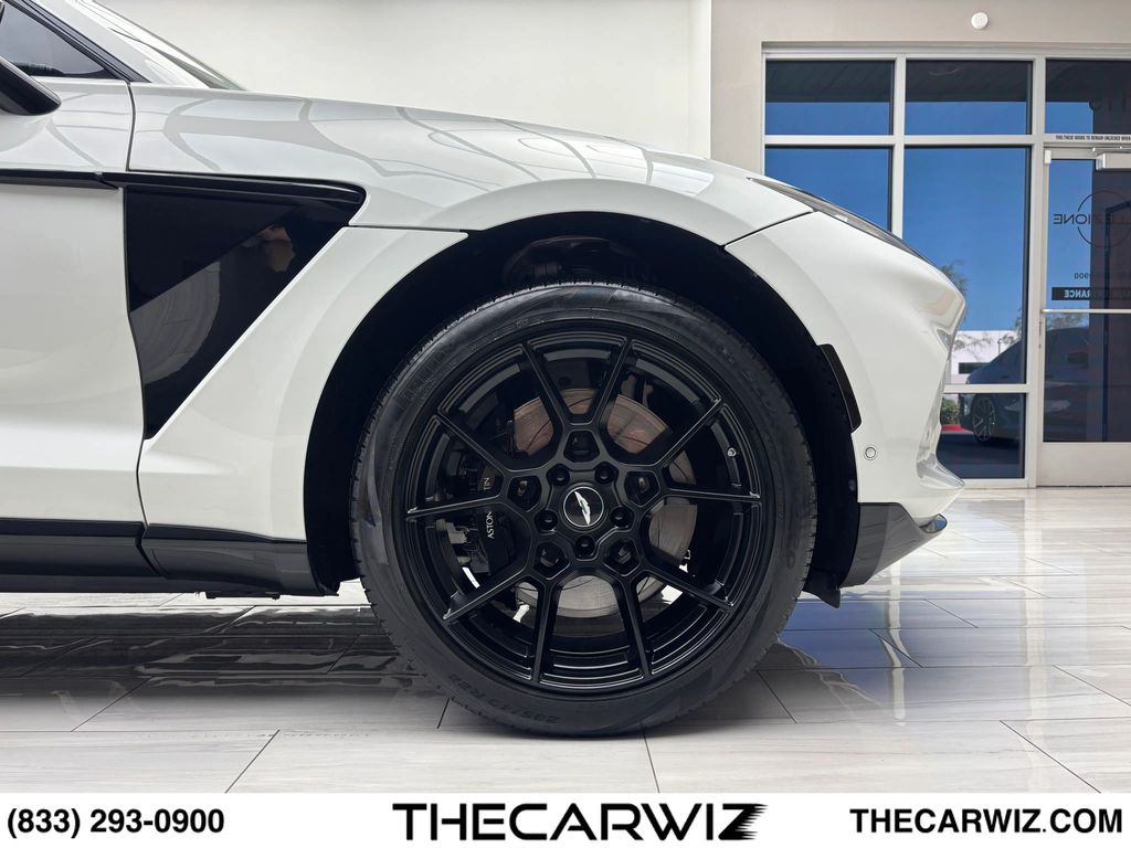 2021 Aston Martin DBX