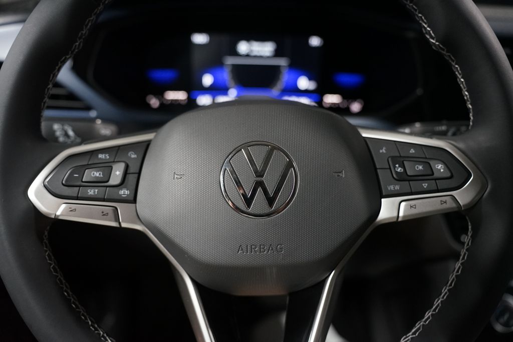 Thumbnail: 2022 Volkswagen Taos - 17