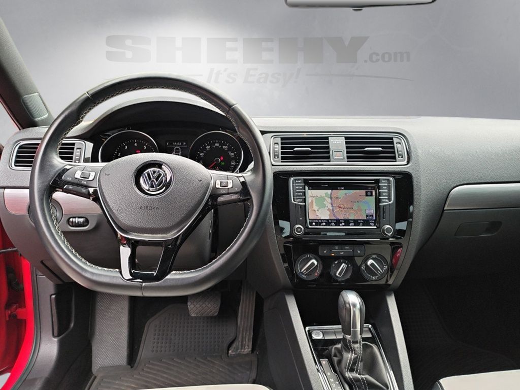 Used 2016  Volkswagen 1.8T Sport image 3
