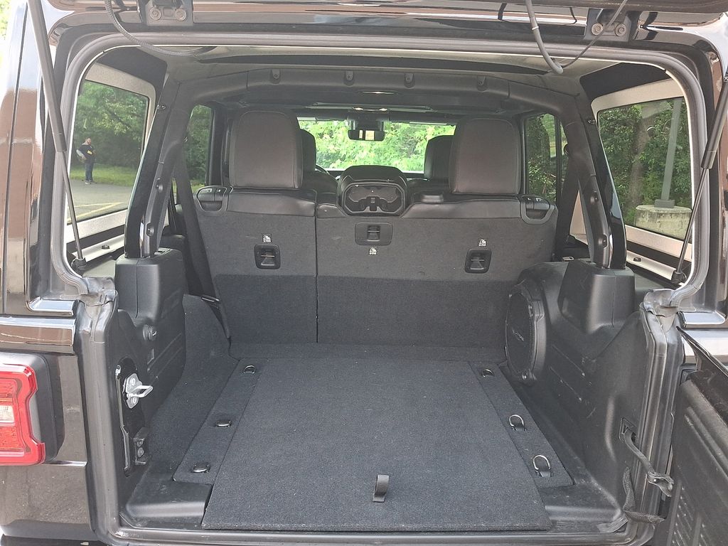 Thumbnail: 2020 Jeep Wrangler - 25