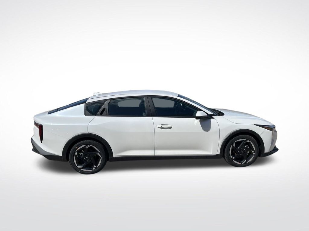 2025 Kia K4 EX photo