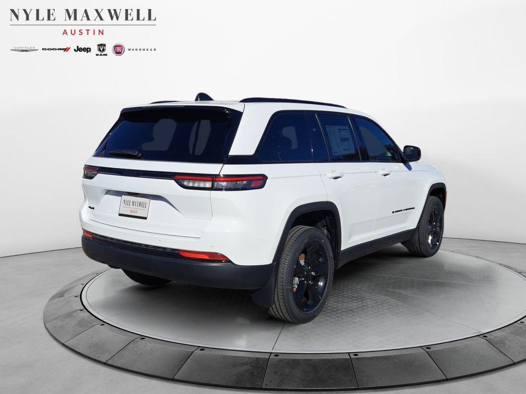 New Car 2025 Jeep Grand Cherokee  Laredo For Sale Under $40,000 In Austin, Texas