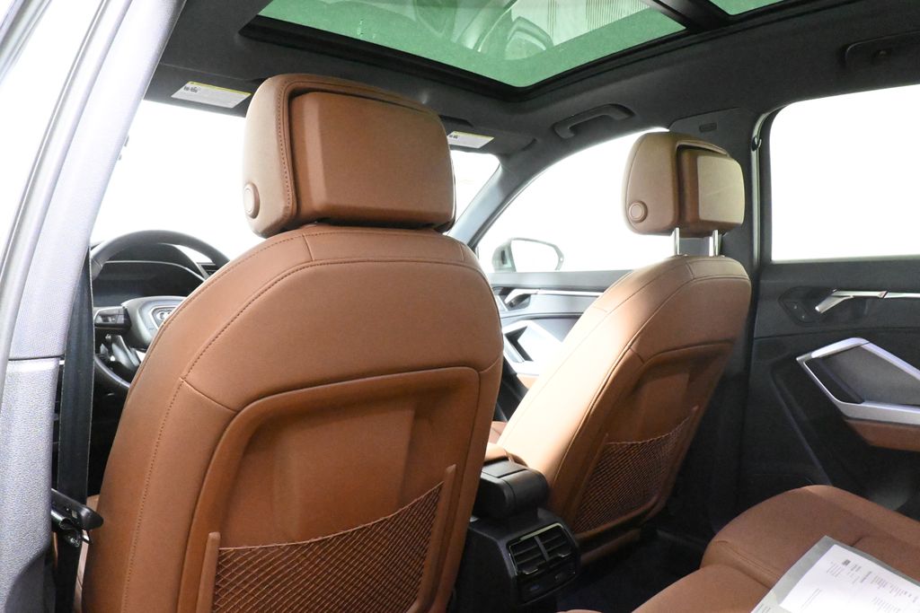 Thumbnail: 2025 Audi Q3 - 31