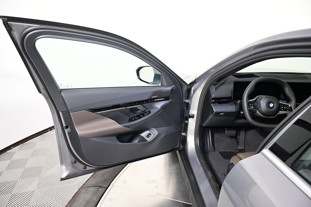 Thumbnail: 2026 BMW 5 Series - 21