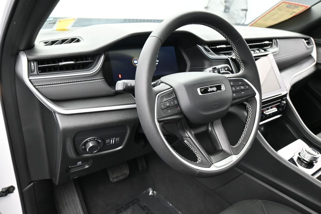 Used 2025 Bright White Clearcoat Jeep Laredo X image 14