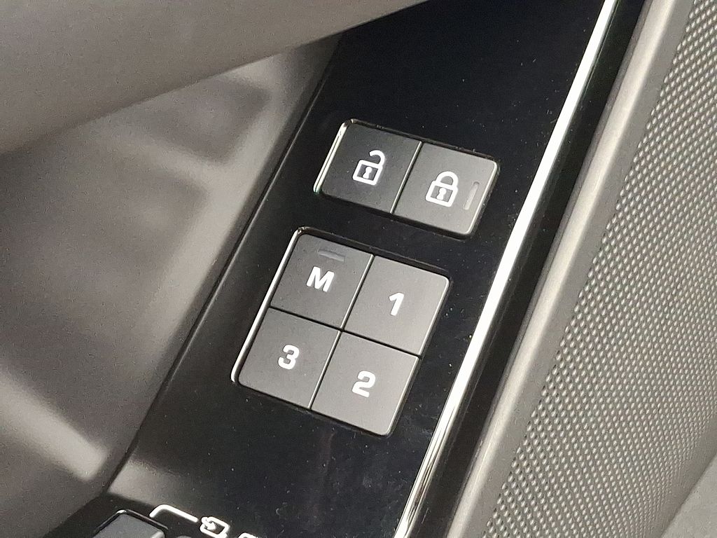 Thumbnail: 2025 Land Rover Range Rover Velar - 26