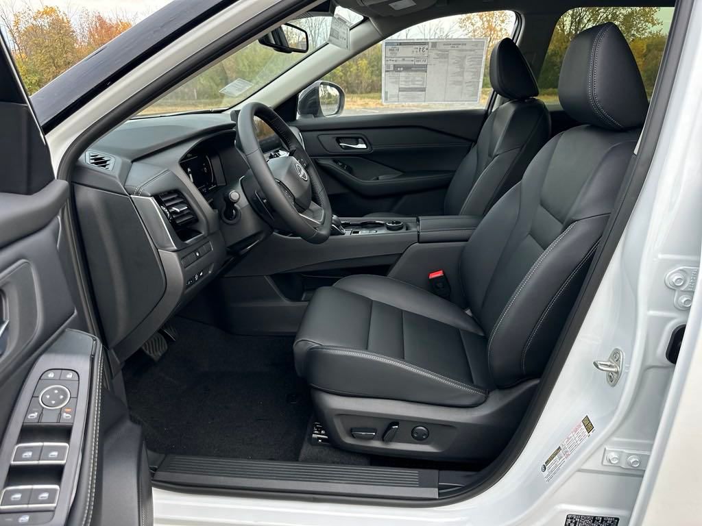 2025 Nissan Rogue SL photo