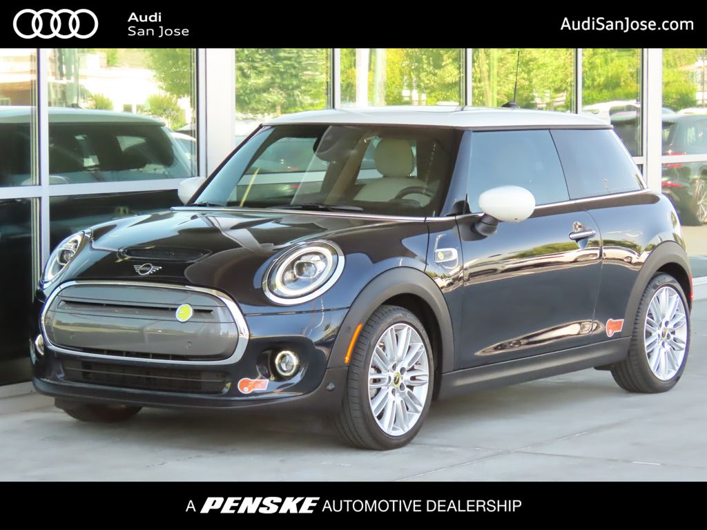 2021 MINI Cooper SE Hero Image