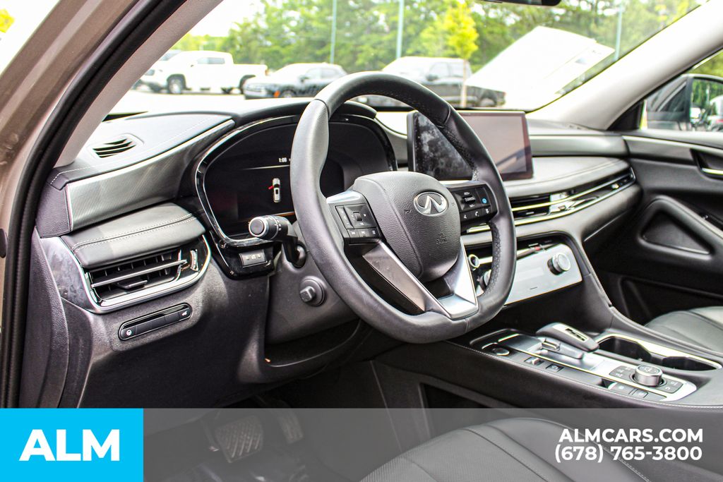 Used 2023 Silver INFINITI LUXE image 24
