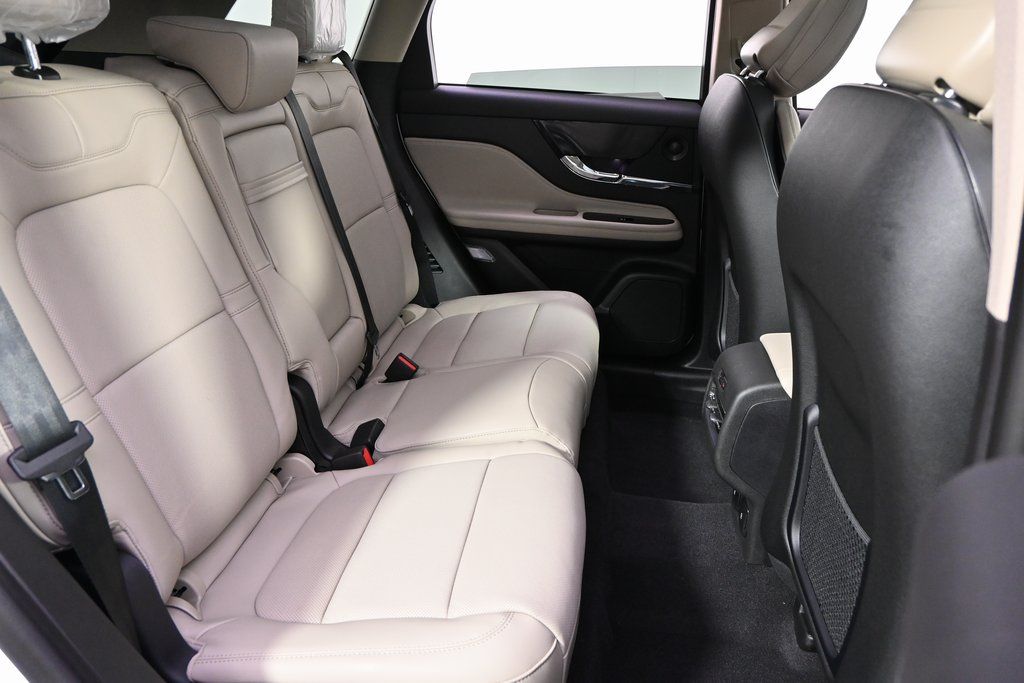 New 2026 White Lincoln Reserve image 16