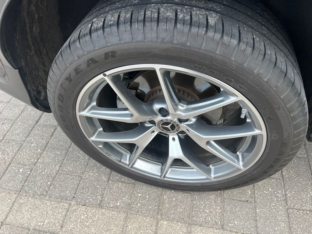 Used 2022 Black Mercedes-Benz GLC 300 image 15