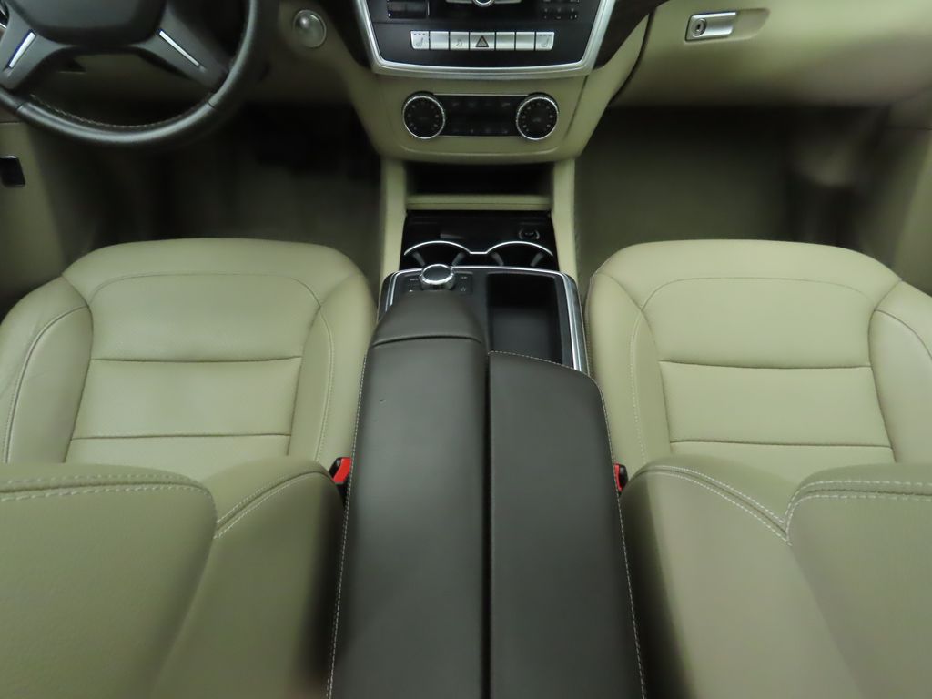 Thumbnail: 2015 Mercedes-Benz M-Class - 17