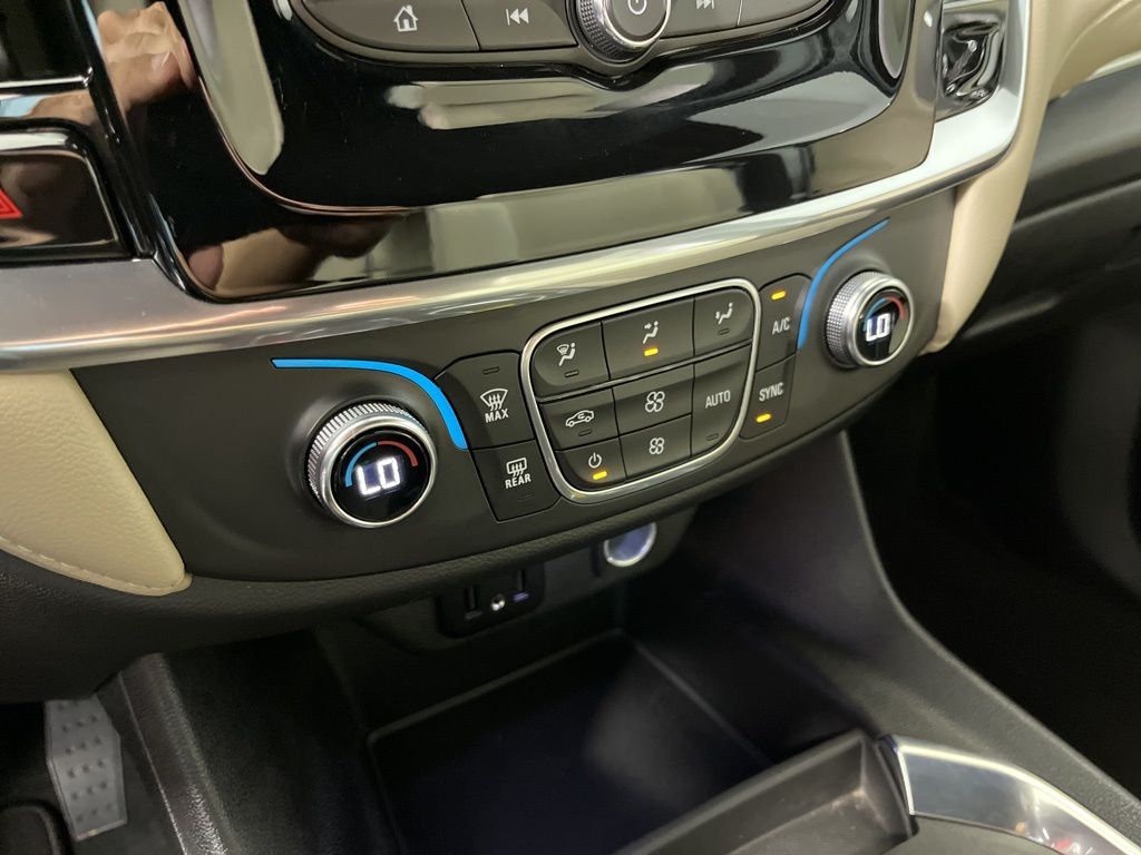 2022 Chevrolet Traverse LS 31