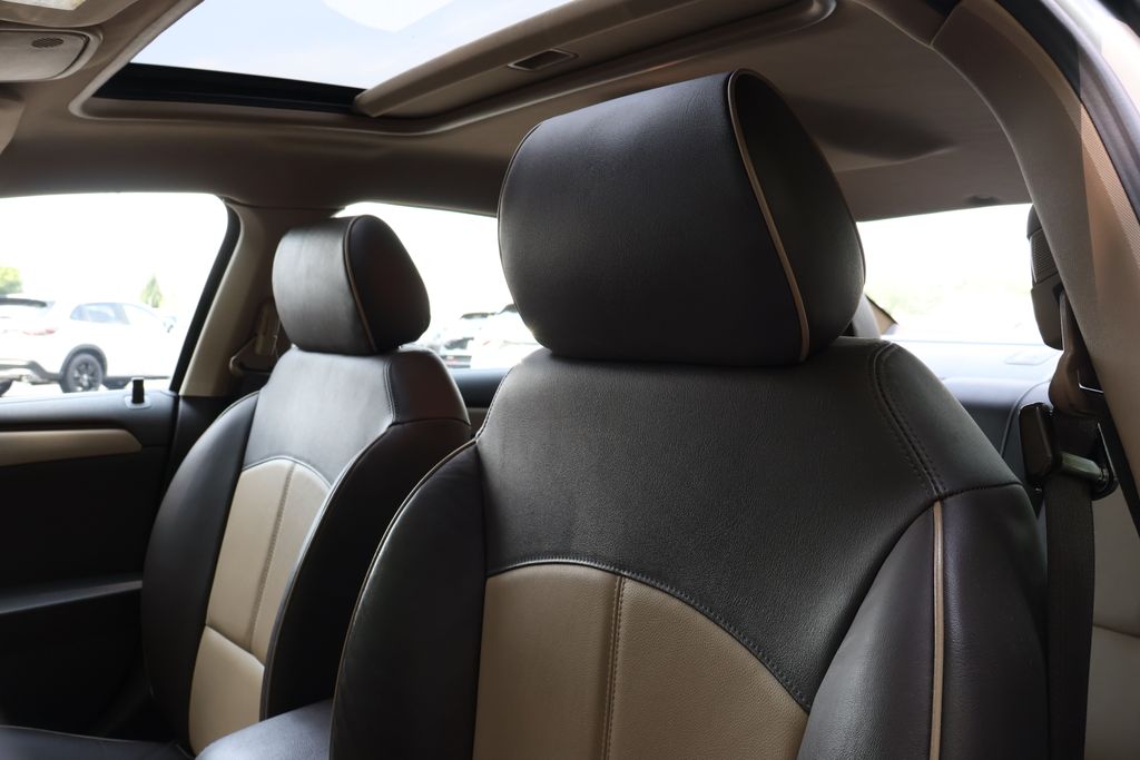 Thumbnail: 2012 Chevrolet Malibu - 28