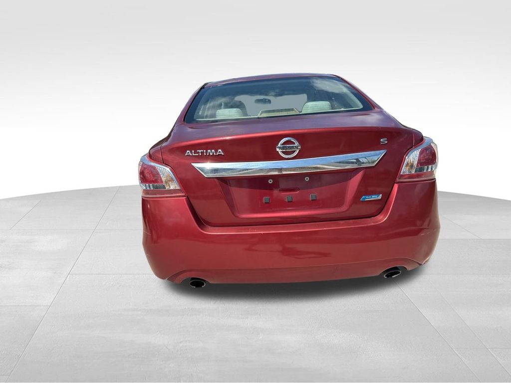 2013 Cayenne Red Metallic Nissan Altima 2.5 S FWD Sedan