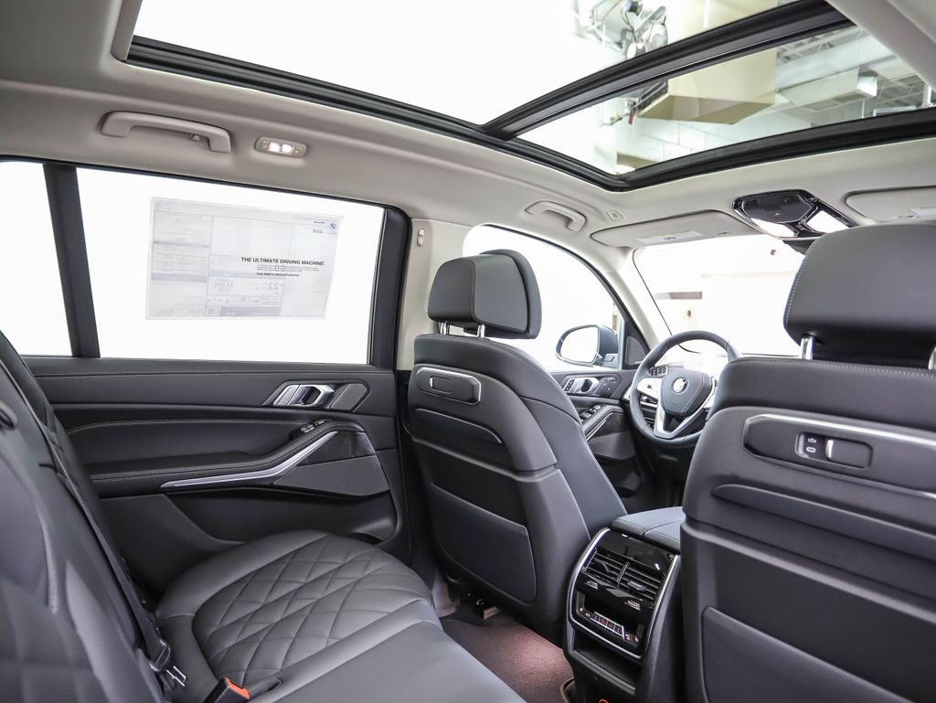 Thumbnail: 2025 BMW X7 - 28