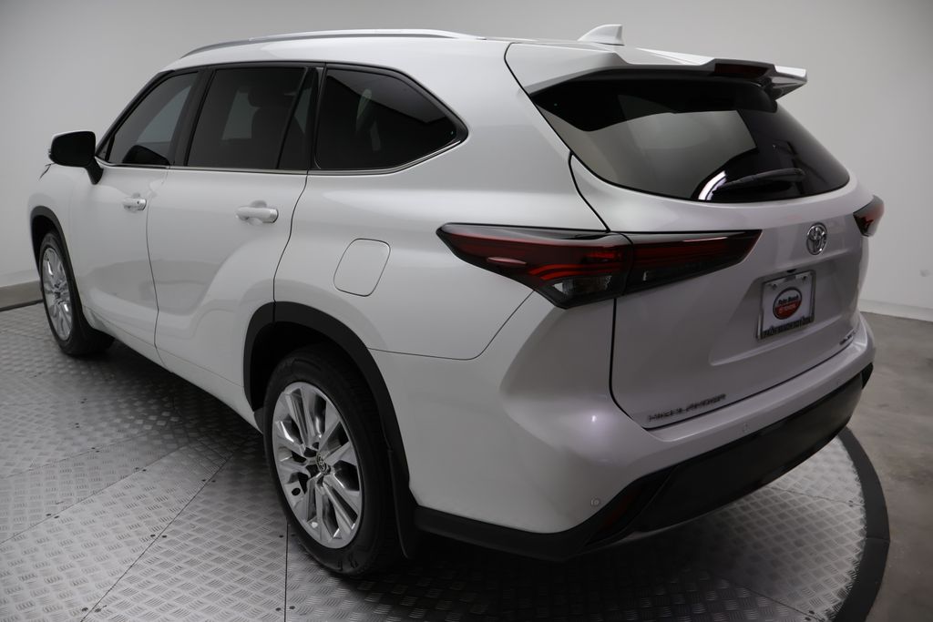 Thumbnail: 2024 Toyota Highlander - 11