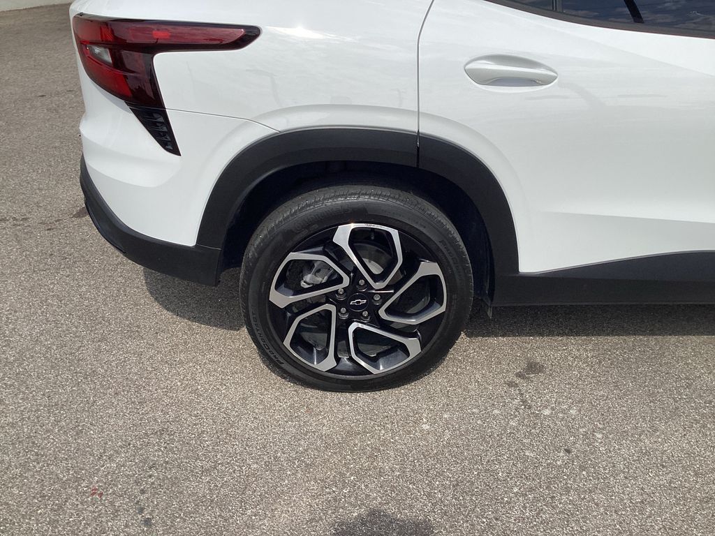 Used 2024 Chevrolet Trax SUV