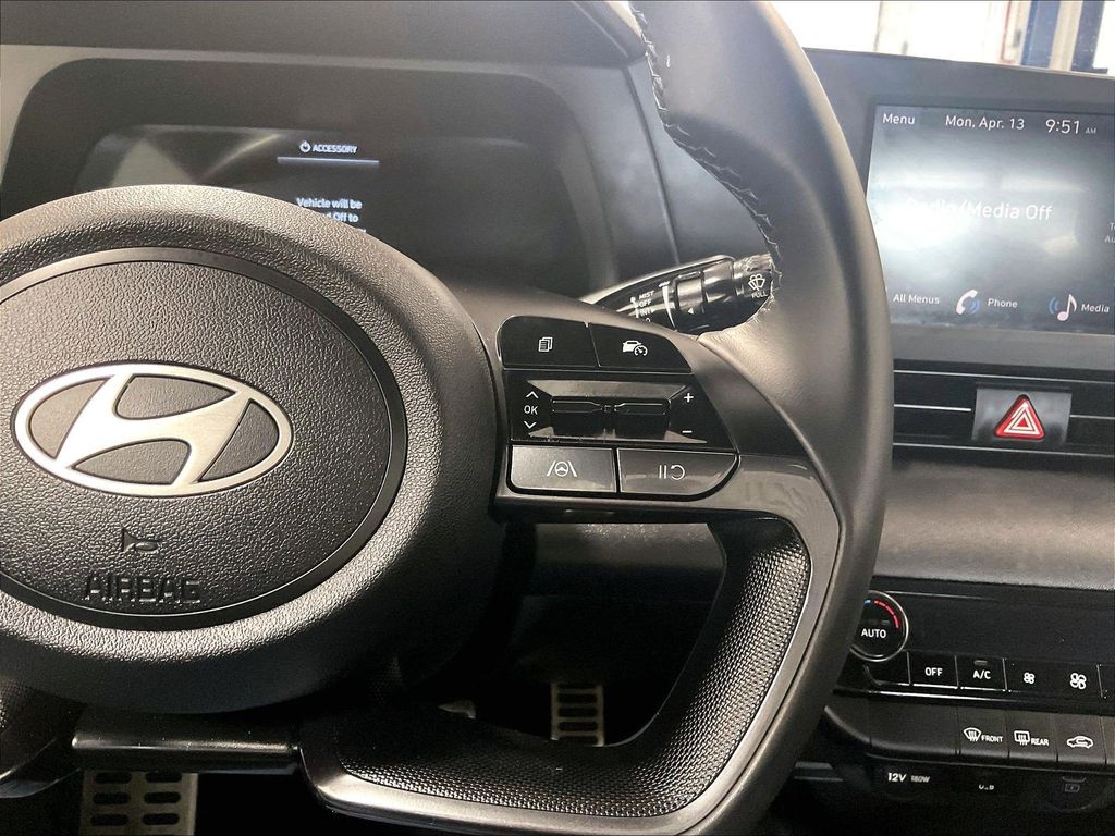 2025 Hyundai Elantra — photo 23