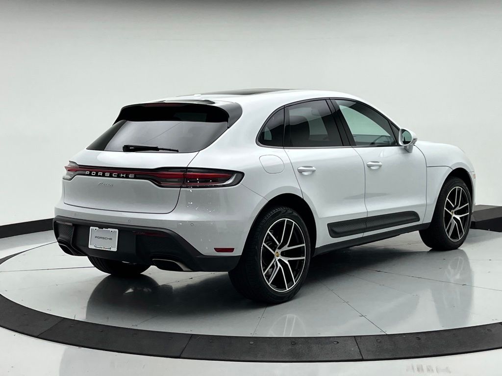 Thumbnail: 2025 Porsche Macan - 7