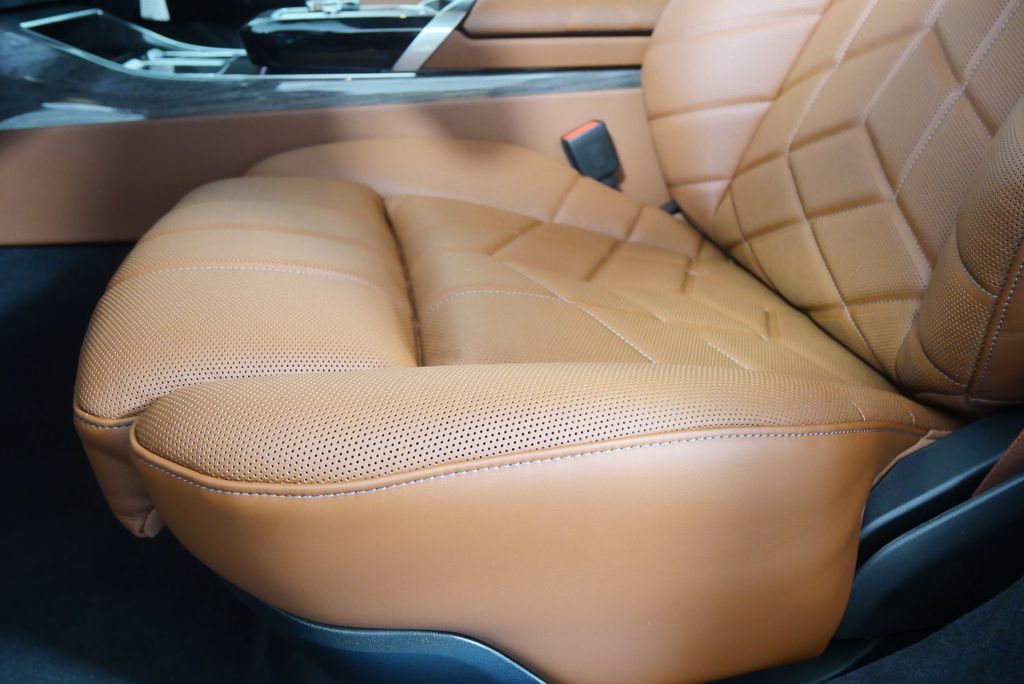 Thumbnail: 2026 BMW 7 Series - 10