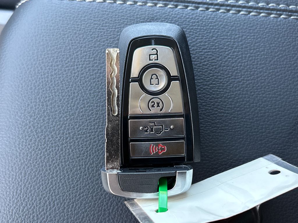 New 2026 Gray Ford Lariat image 32