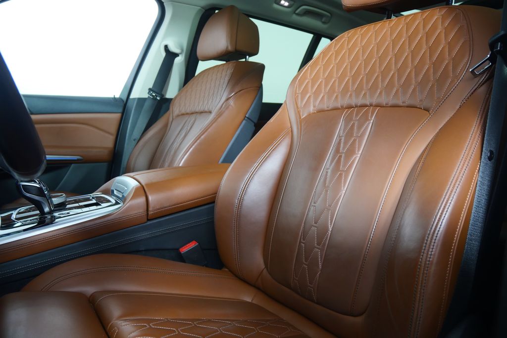 Thumbnail: 2019 BMW X7 - 10