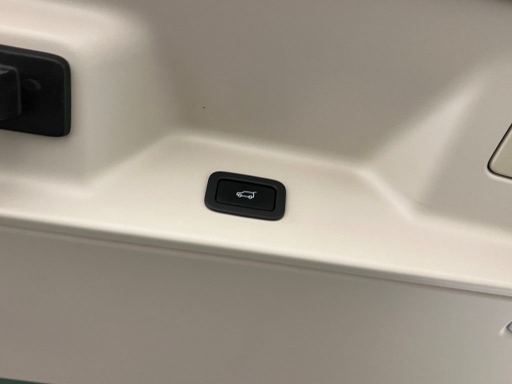 Thumbnail: 2021 Land Rover Range Rover - 10