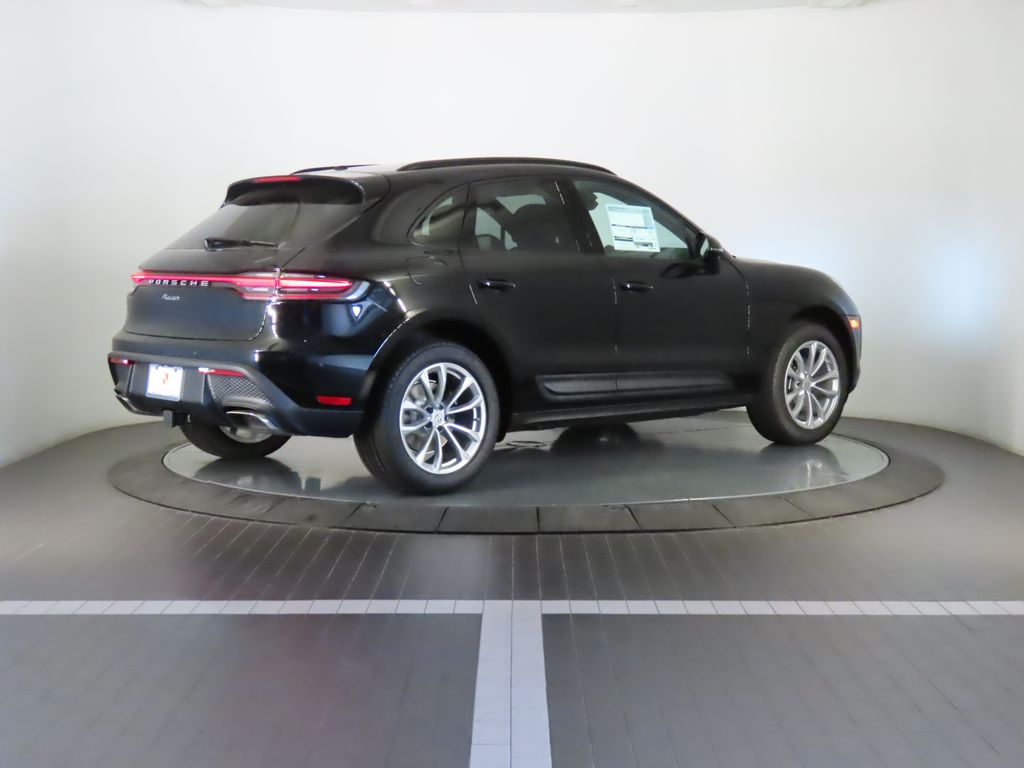 Thumbnail: 2026 Porsche Macan - 7