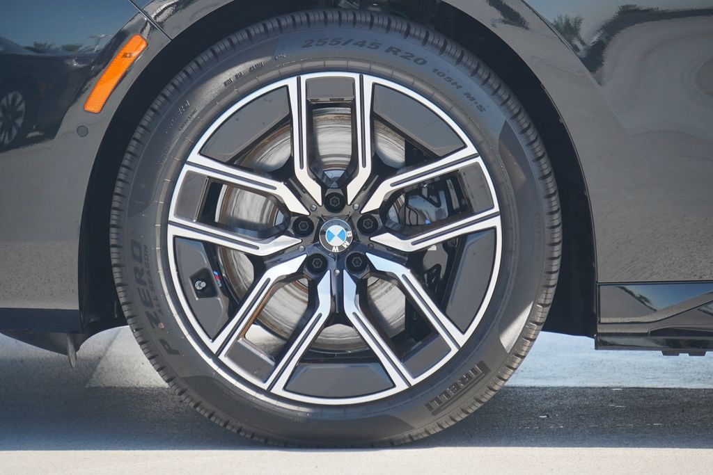 2025 BMW i7 xDrive60 5