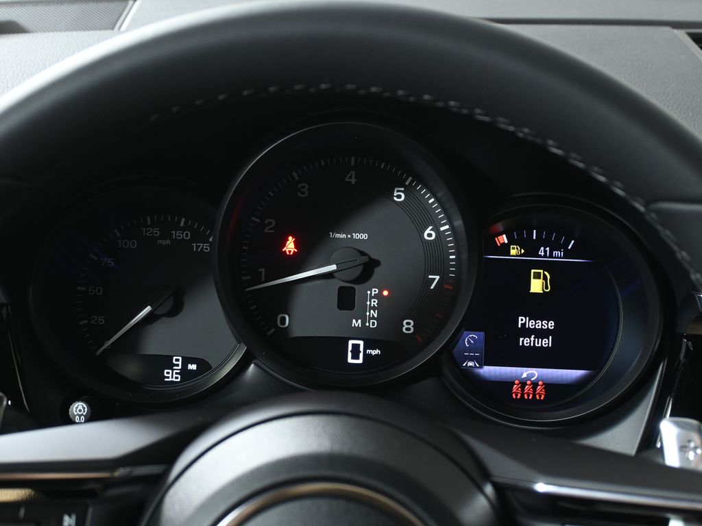 Thumbnail: 2026 Porsche Macan - 20